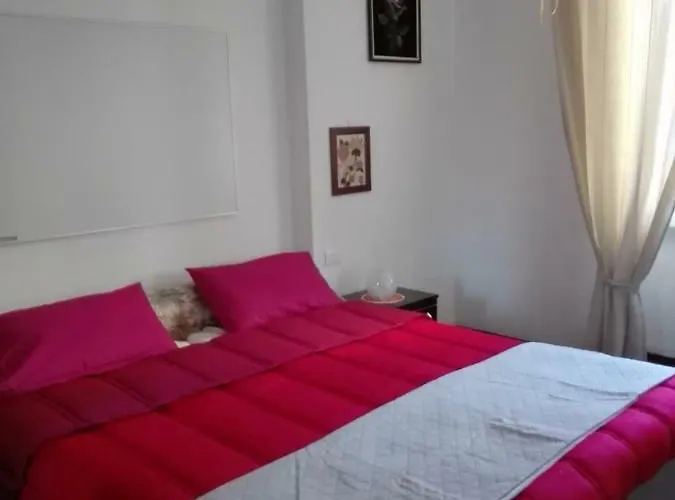 Isola Bi Bed & Breakfast *