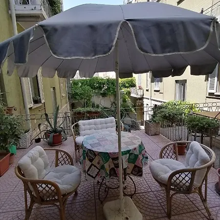 Isola Bi Oda ve Kahvaltı *