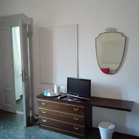 Isola Bi Oda ve Kahvaltı Milano